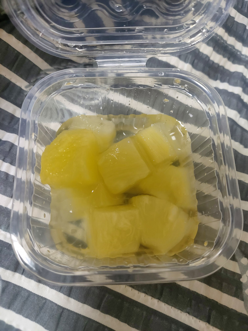 음식 배달에 파인애플이 있길래 시켰는데(0)