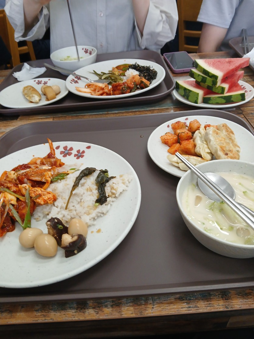 식사 후 오침 잘하고 왓네요(0)