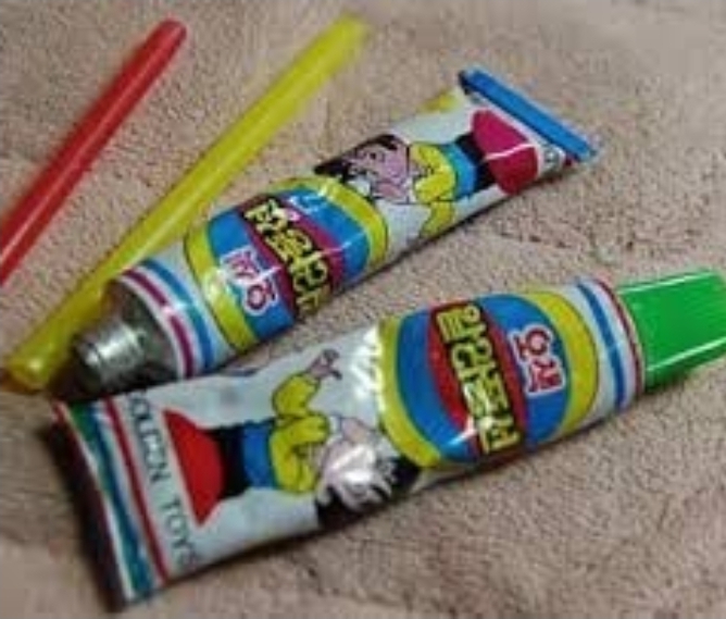 본드 한 번도 안불어본사람 있으면 돌을 던지새우 ㅡ ㅡ(0)
