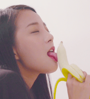 바나나 참 맛있게 먹네(0)