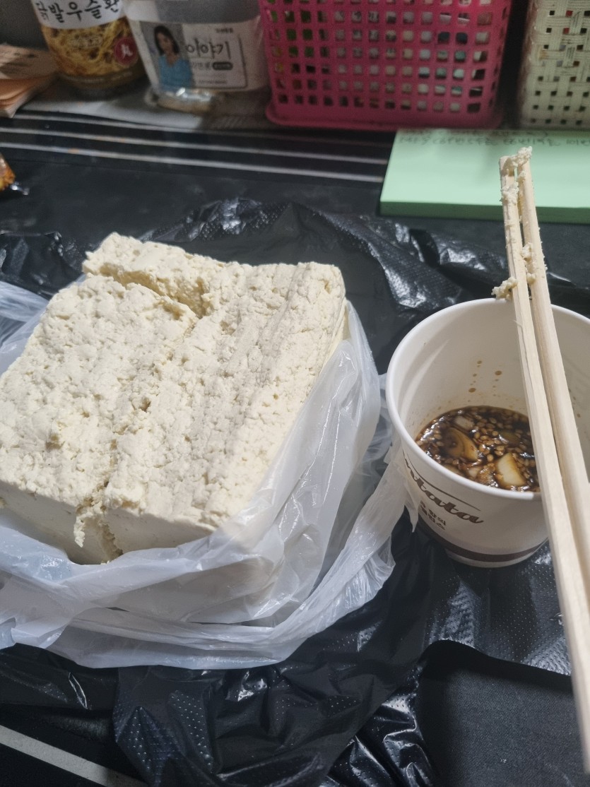모닝 촌두부...간장 찍어먹으니 꿀맛 !!(0)