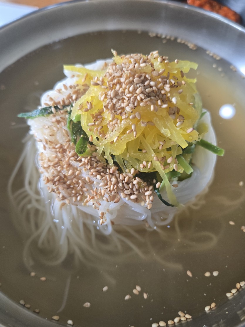 아주 거칠게 먹어볼게요(0)