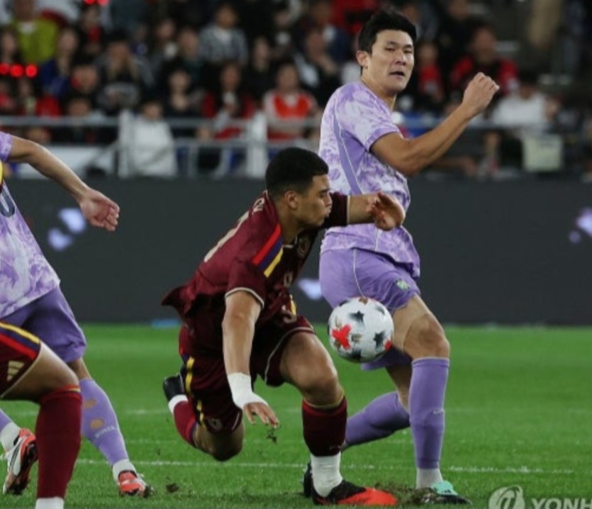 방금 김민재 축구화던지는(0)