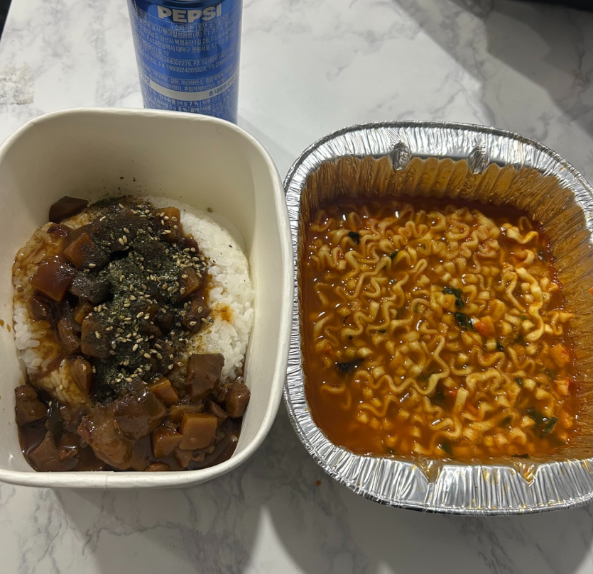 아우의 저녁 메뉴입니다(0)