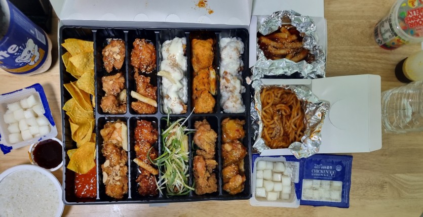 어제 못먹은 저녁 지금 먹슴다 ㄷㄷ(0)