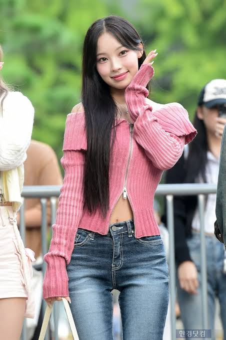 우리 알바들이 얘가 요즘 핫한 아이돌이라는데(0)