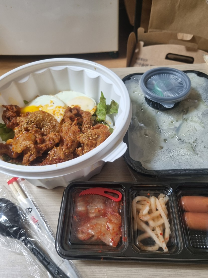 야식도착!!!! 배고파서 미치는줄....(0)