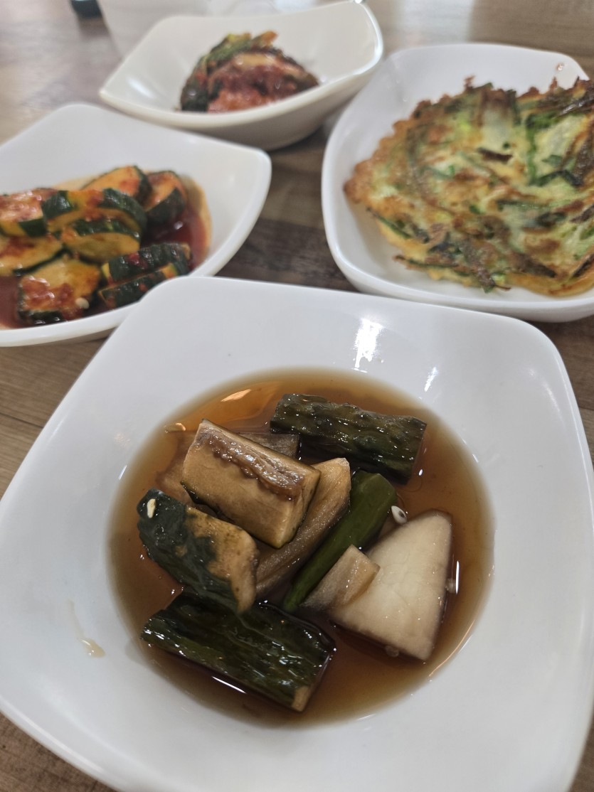 8천원짜리 정식 먹으러왔습니다(0)