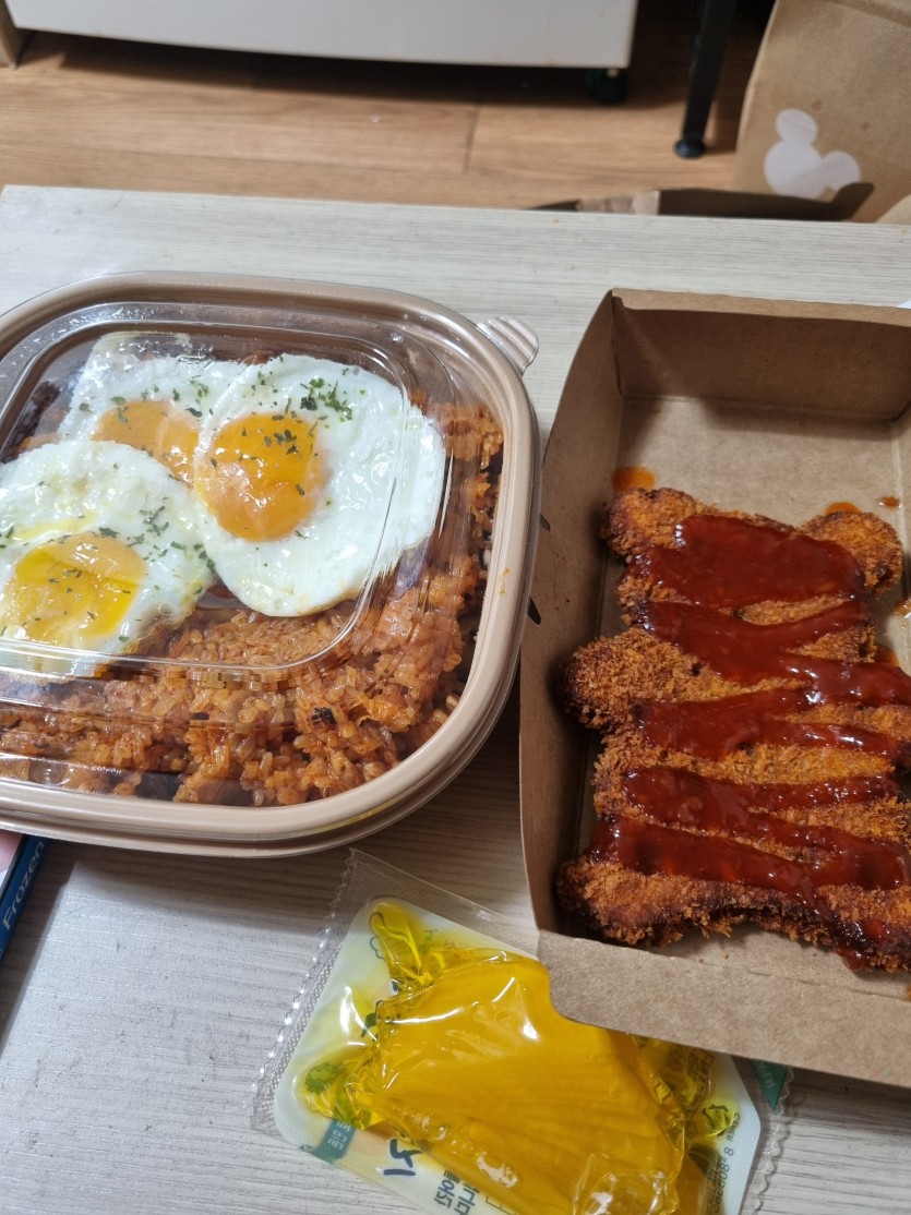 포커치다 야식와서 나갓네요(0)