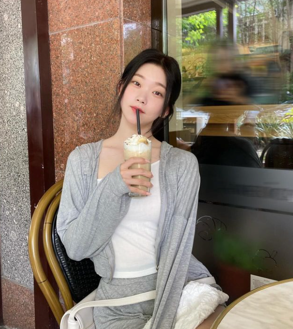 야무지게 커피 빨아봅니다(0)