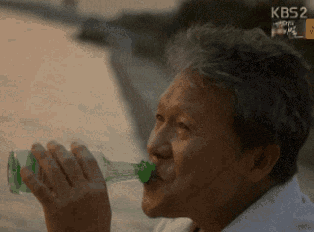 돈없다고 징징대도 술은 사먹더라구요(0)