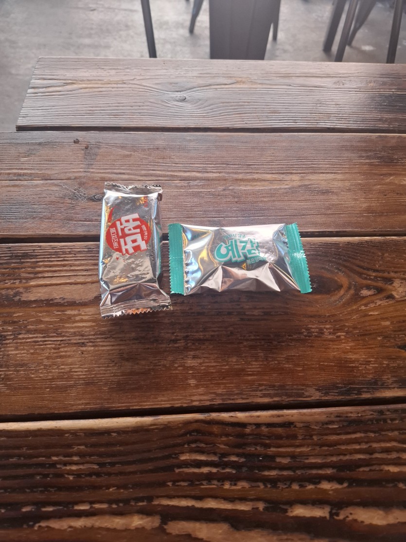 친구 커피숍에 아아 한잔 하러왔습니다(0)