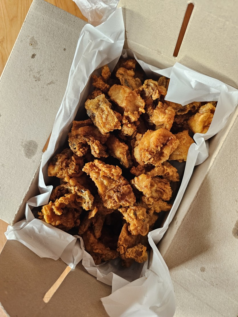 형님들 맛점 하십쇼 !! 치킨으로 점심 때웁니다(0)