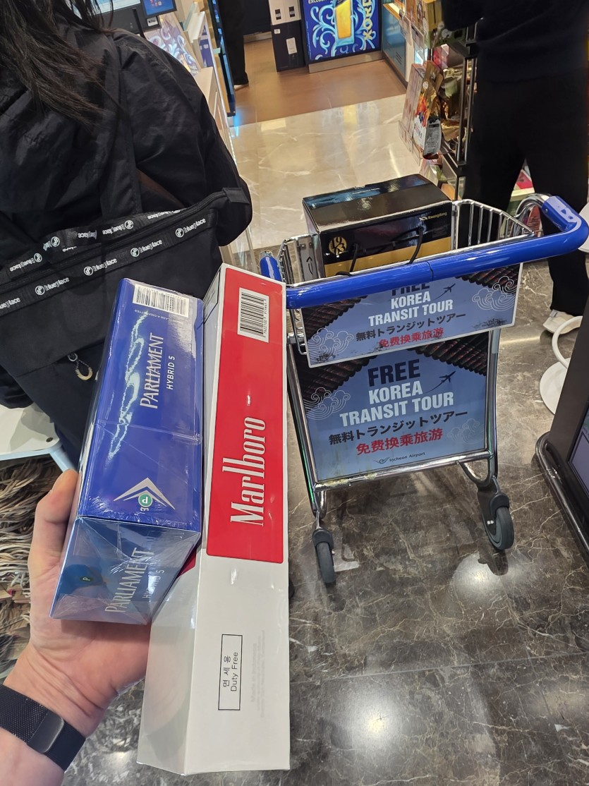 바로 공항면세점 담배2보루사주고(0)