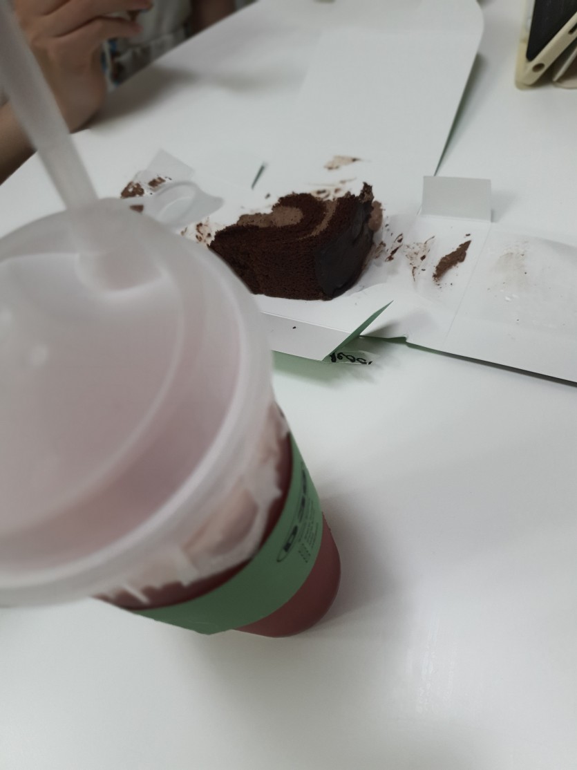 힝 딸한테 혼낫어여(0)