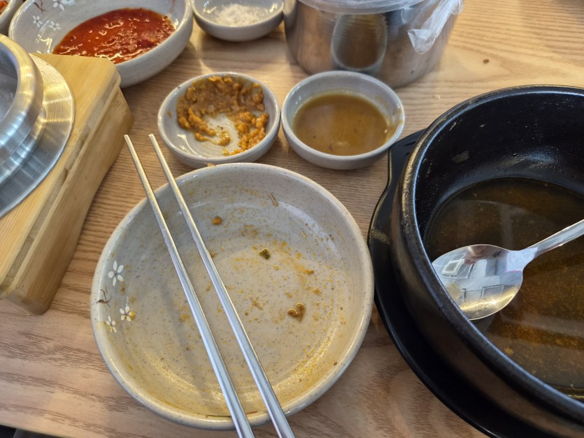 뼈다귀 한그릇 시원하게 먹었습니다..(0)