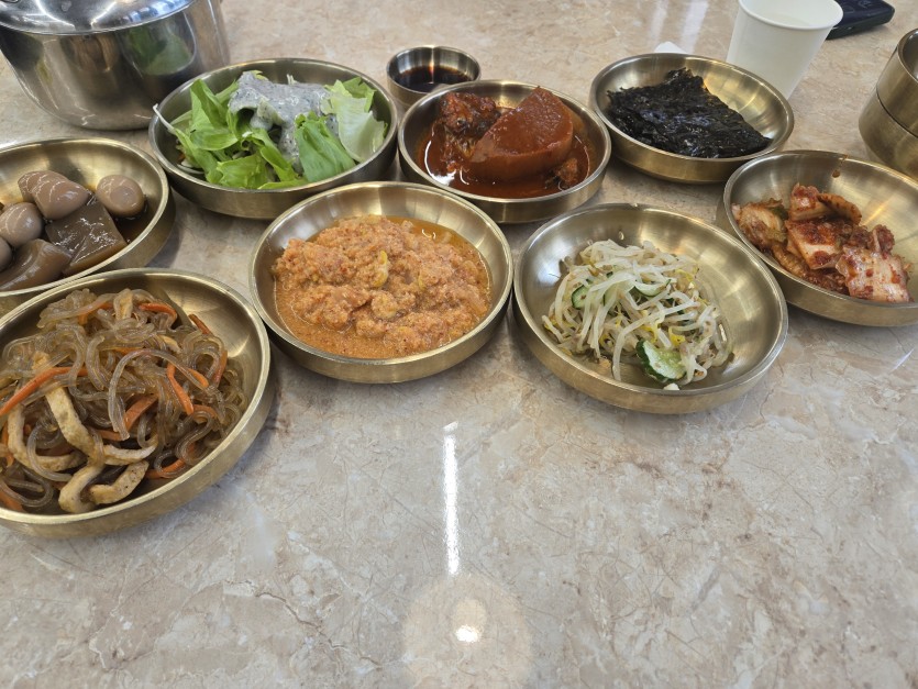 아주 거칠게 먹어볼게요(0)