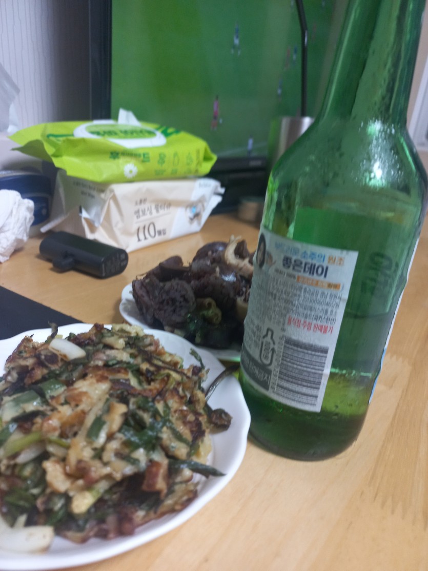 혼자 축구보면서 한잔 ㅅㅅ(0)