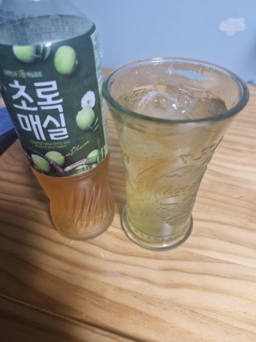 아침은 초록매실로 떼워봅니다(0)