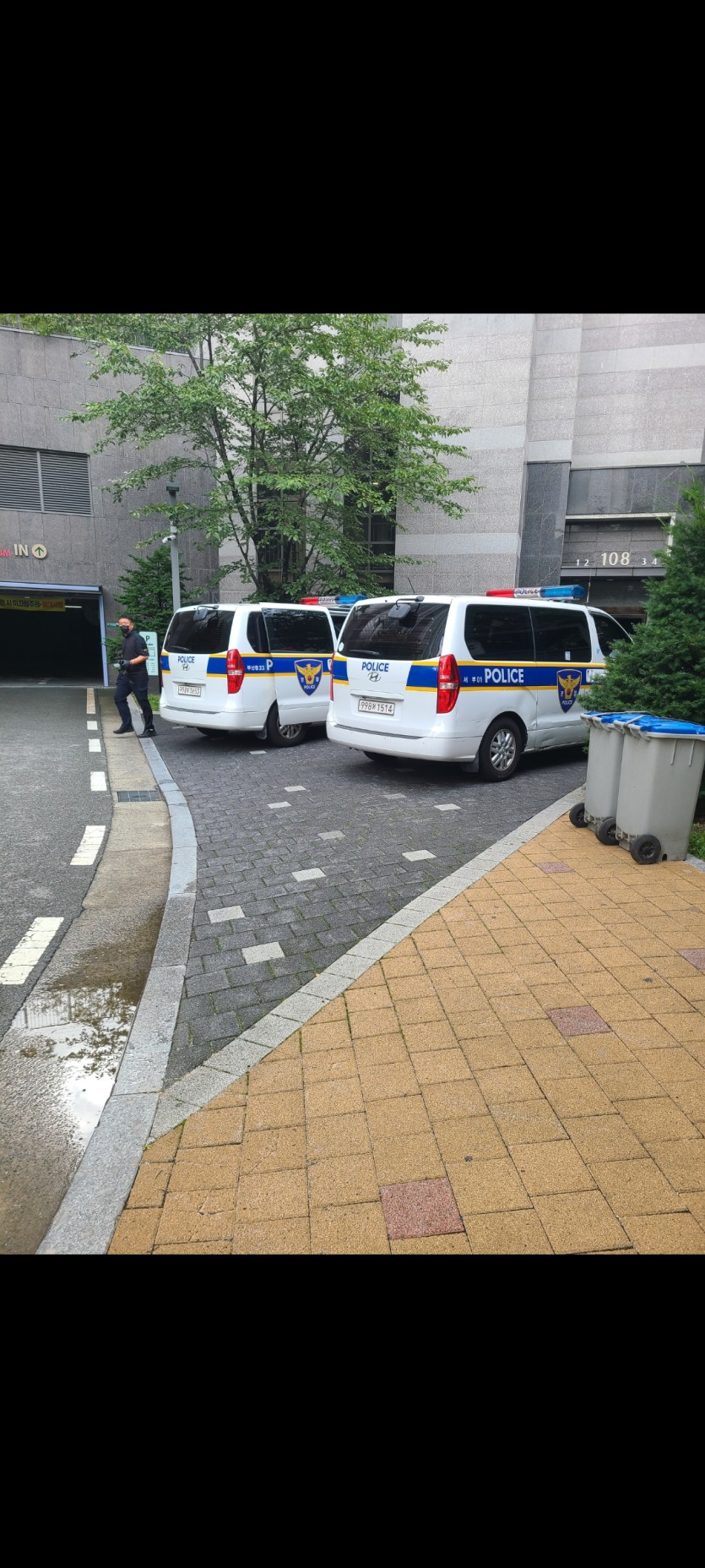 아파트단지내 사고난듯 한디.(0)