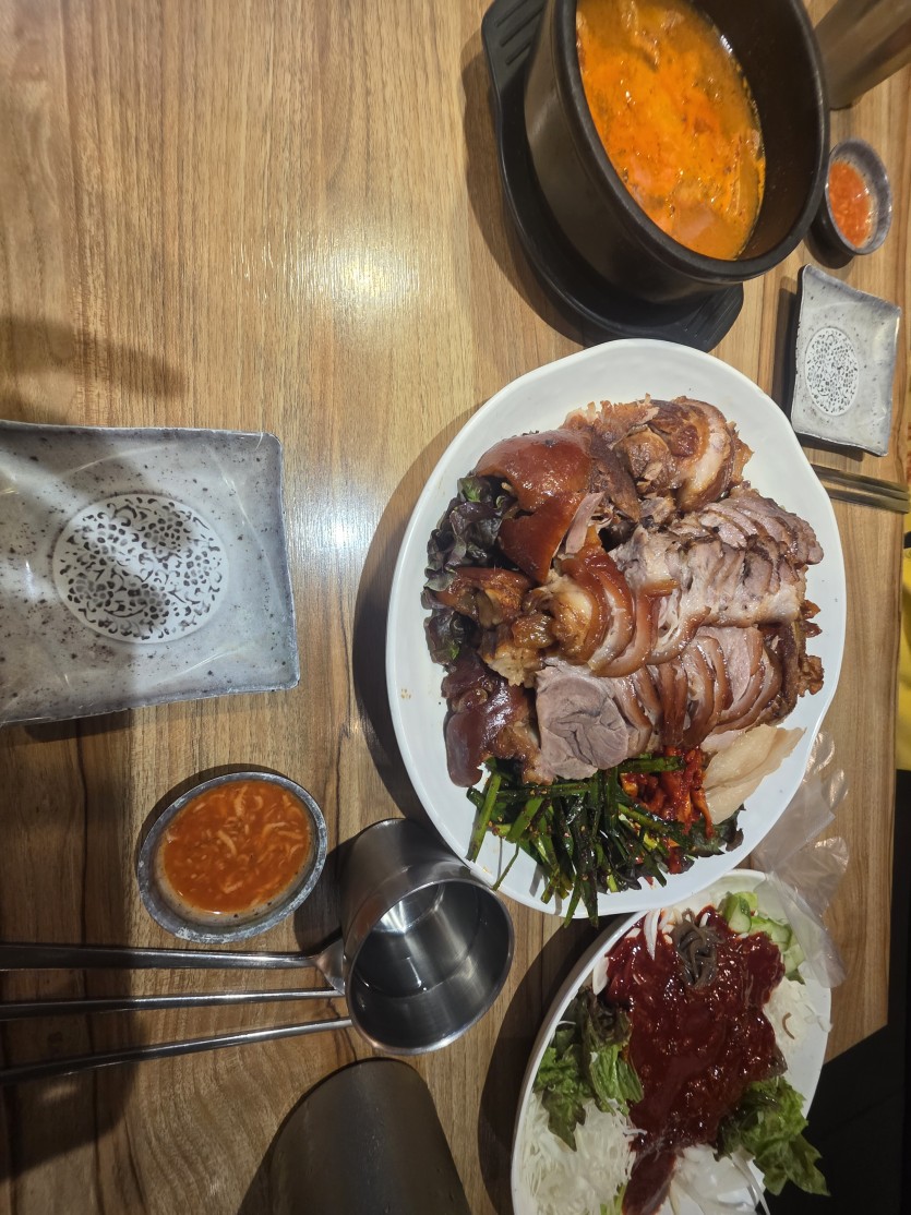 족발먹기시작합니다^^(0)