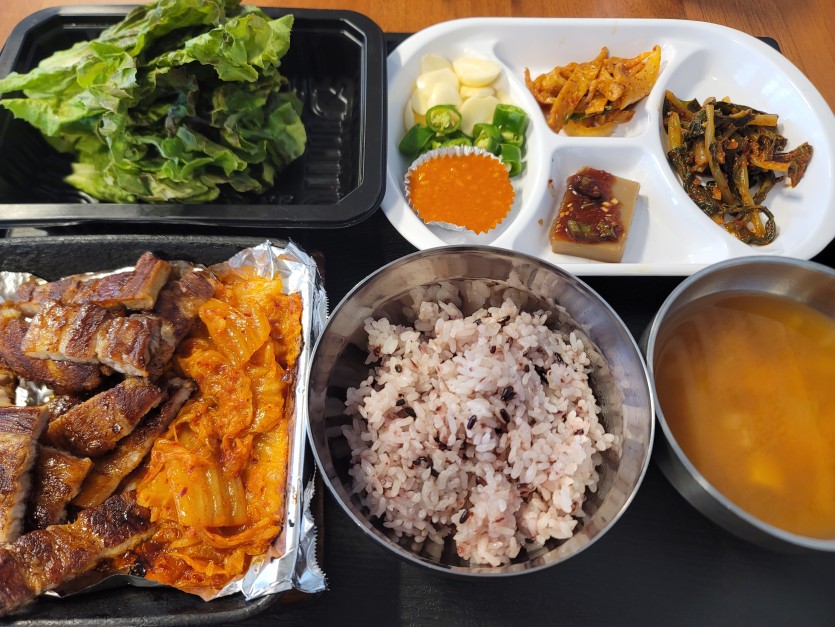 간만에 삼겹정식 먹었네요(0)