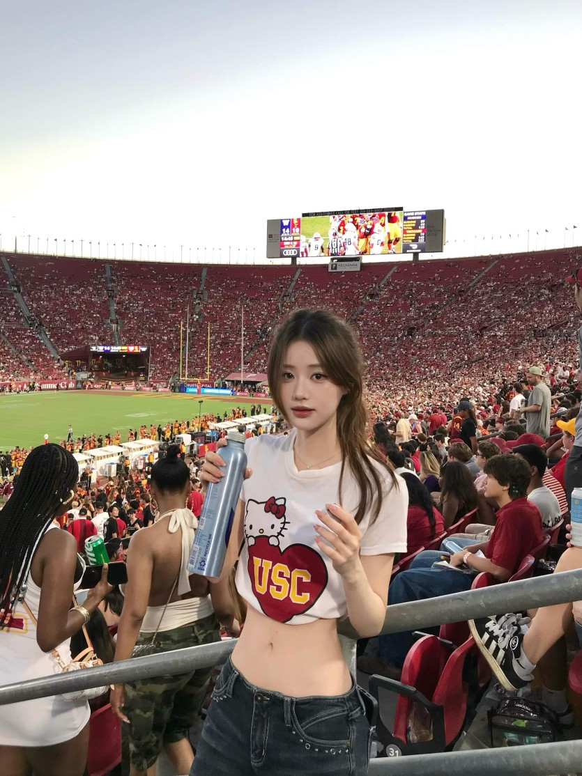아침에 대학 미식축구가 있네요(0)