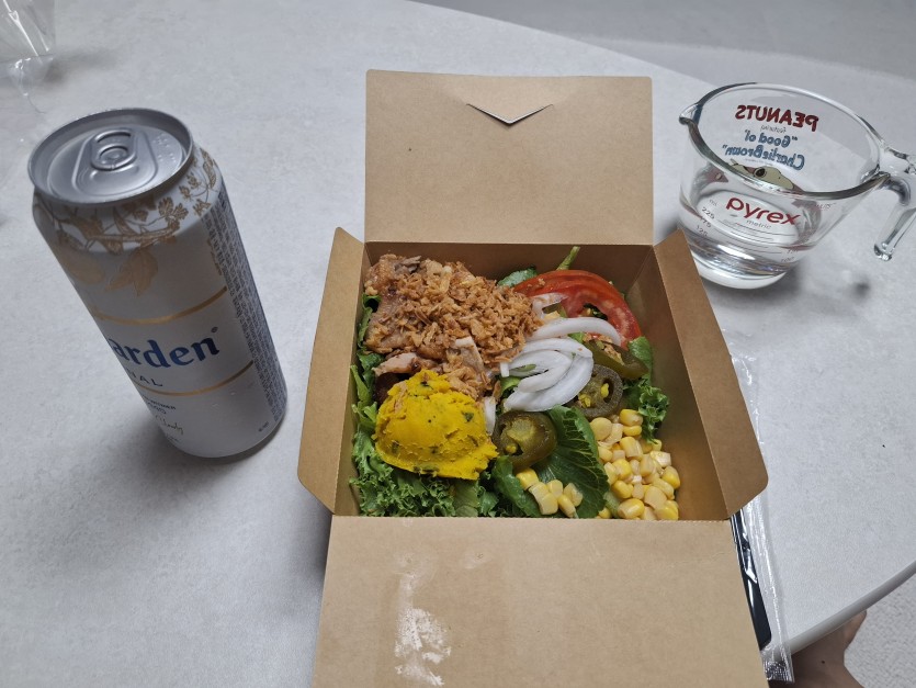 샐러드에 맥주한캔으로 하루 마무으리를(0)