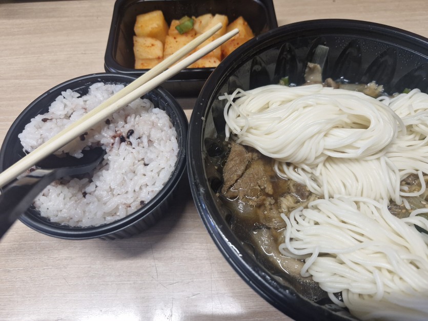 첫끼 묵어봅니다(0)