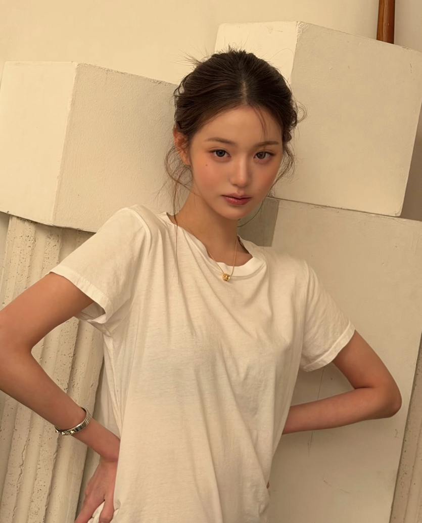 전 흰무지 반팔티 되게 좋아합니다(0)