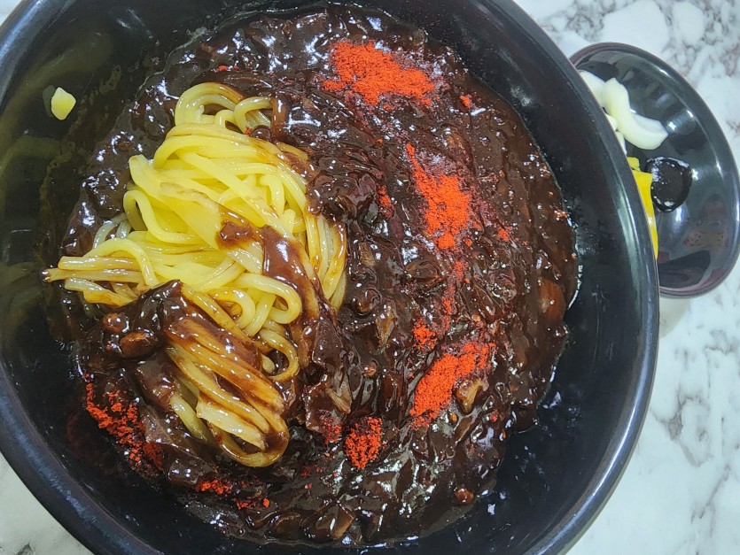 저는 짜장면을 먹네요 ㅎ(0)