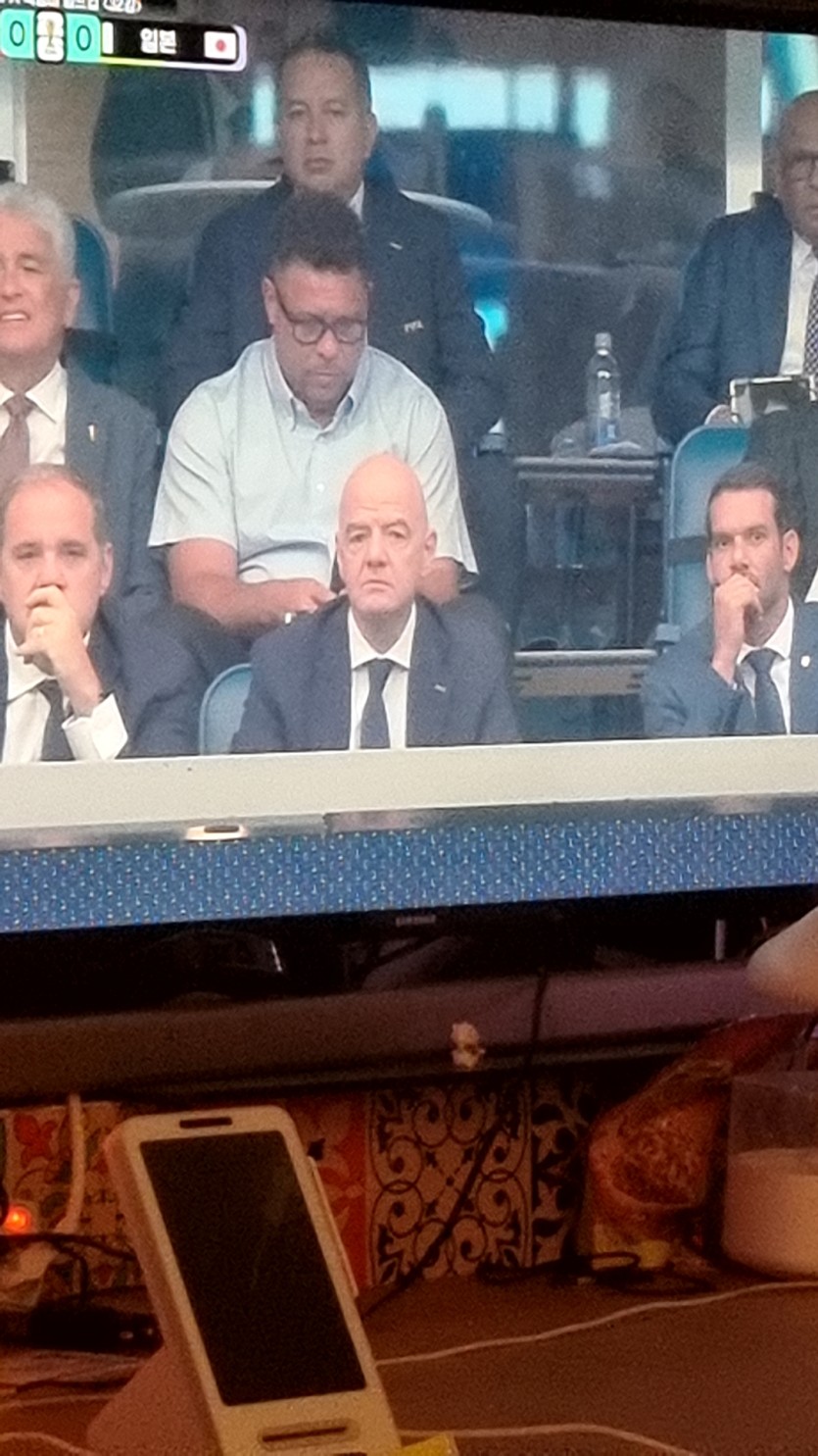 피자집 픽업와서 축구보고 있습니다(0)