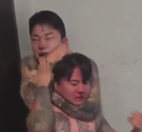 덥네 쫌만 움직여도 땀나네(0)
