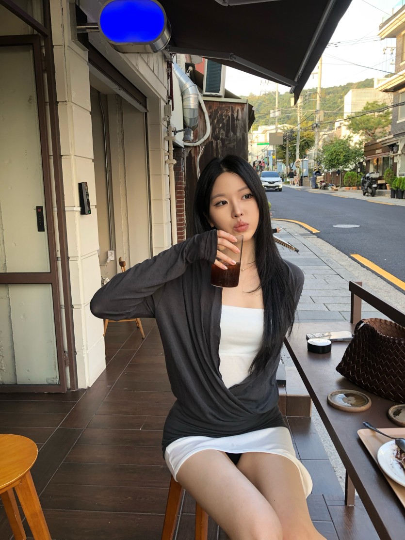 검은색이네요(0)