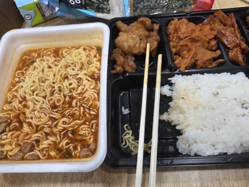 오늘 첫끼 편의점입니다(0)