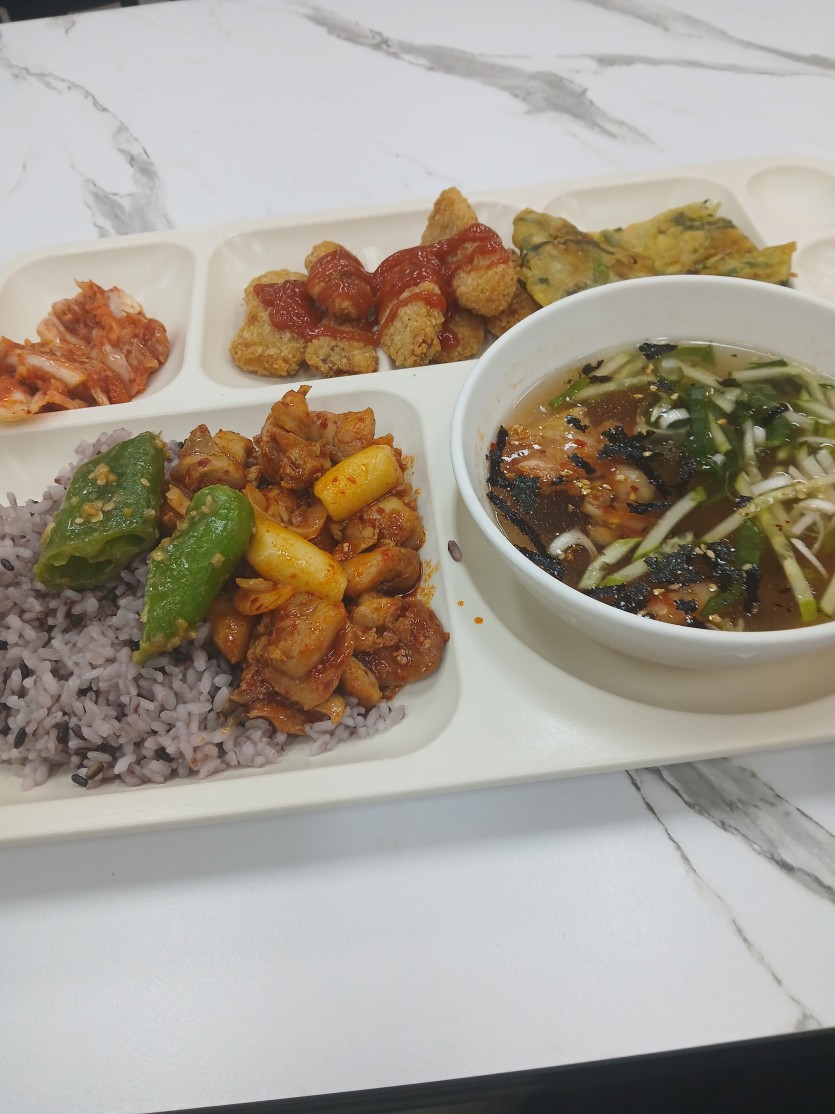 저녁밥은 공짜로 해결하고 퇴근합니다(0)