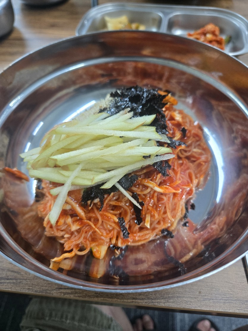 아주 거칠게 먹어볼게요(0)