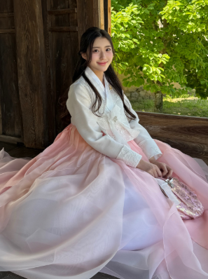 한복은 참 이쁘네요(0)