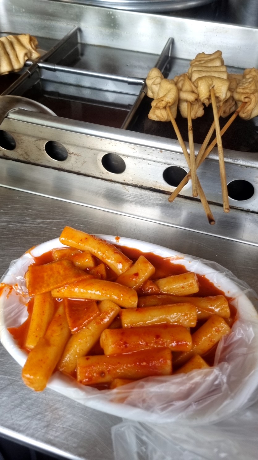 포차에서 떡볶이 먹는데(0)