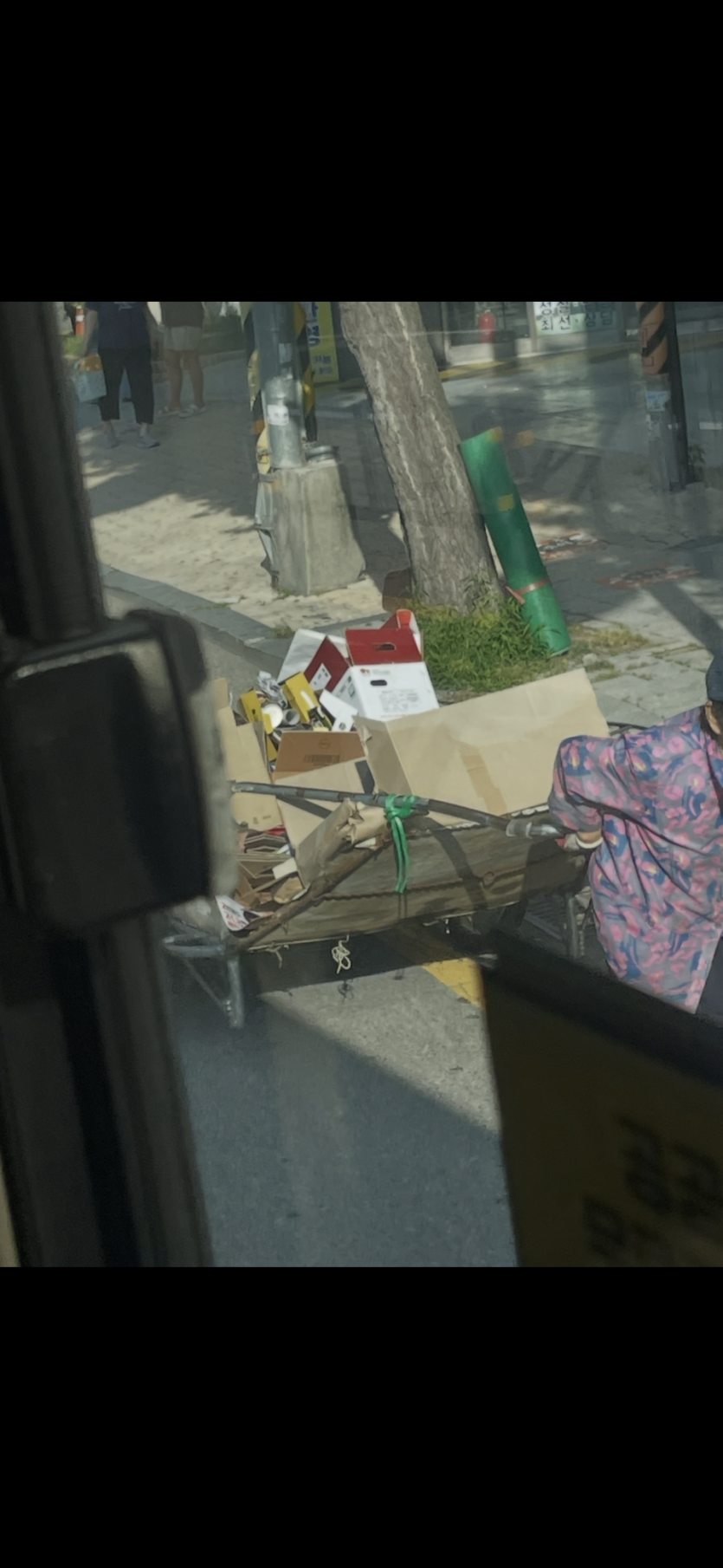 버스타고 댓노중에. 폐지줍는 ㅎ(0)