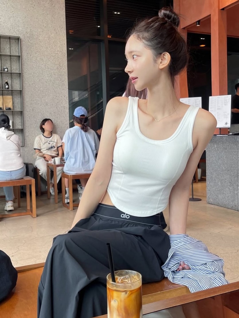 이런 몸매랑 두상이라 마스크가(0)