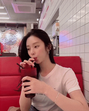 커피 한잔 야무지게 쌔려보죠(0)