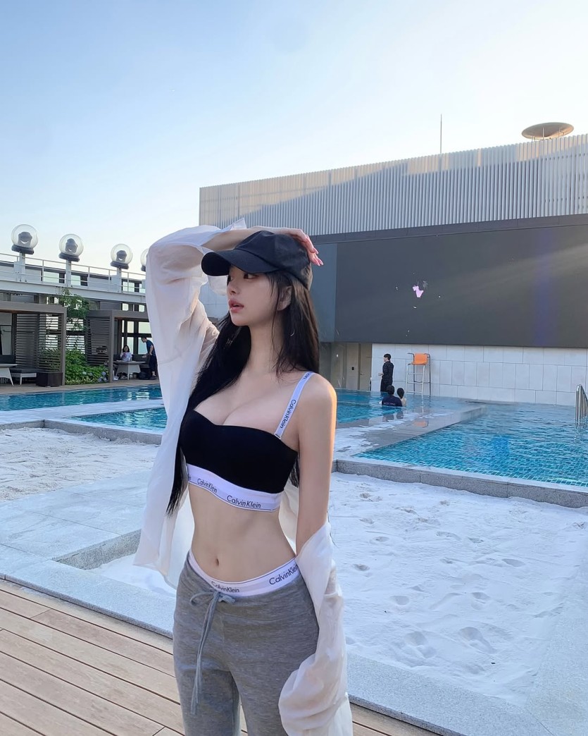 날이 많이 덥네요 물 잘 챙겨드세요(0)