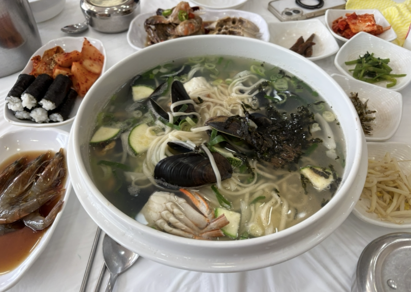 해물칼국수 꺼어억 호호(0)