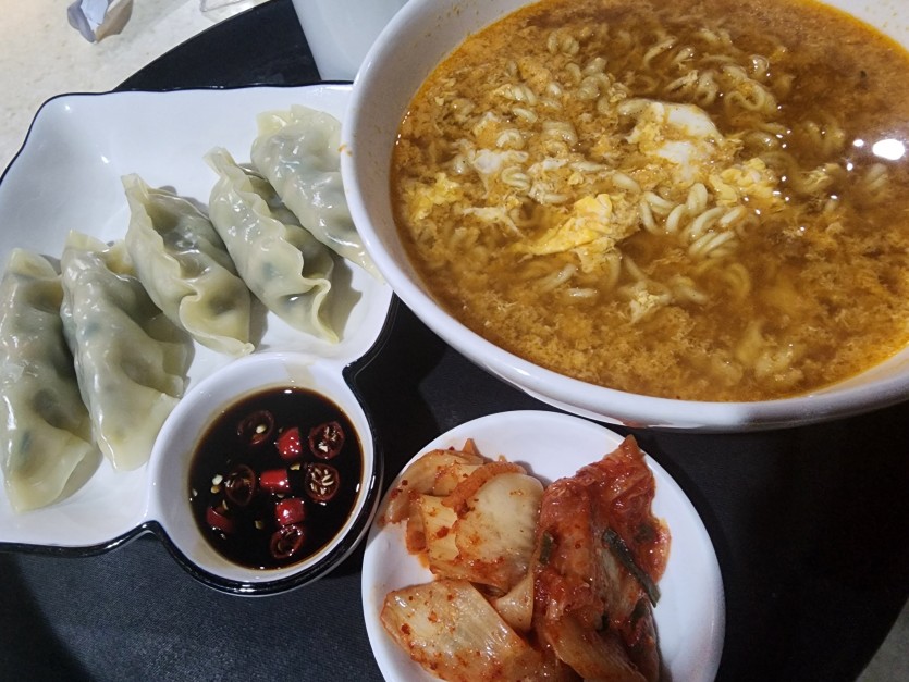 욕시 식사엔 얼음콜라가 필수죠(0)