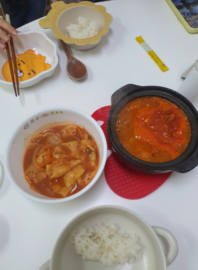 오랜만에 둘이 밥먹어여(0)
