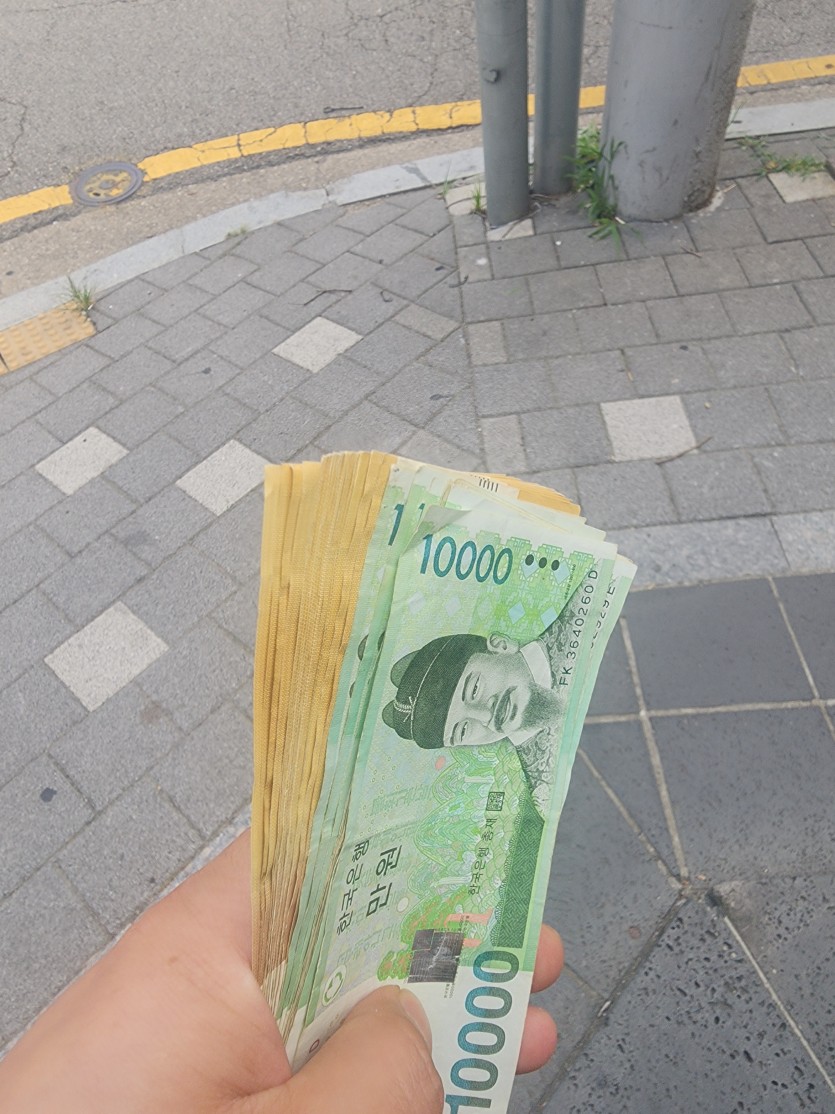 손님 중고폰 팔아서 돈 줘야하는데(0)