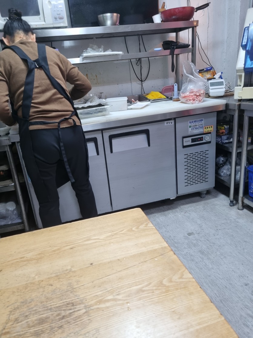즉석 김밥집에서 ...바로 먹습니다 !!!(0)