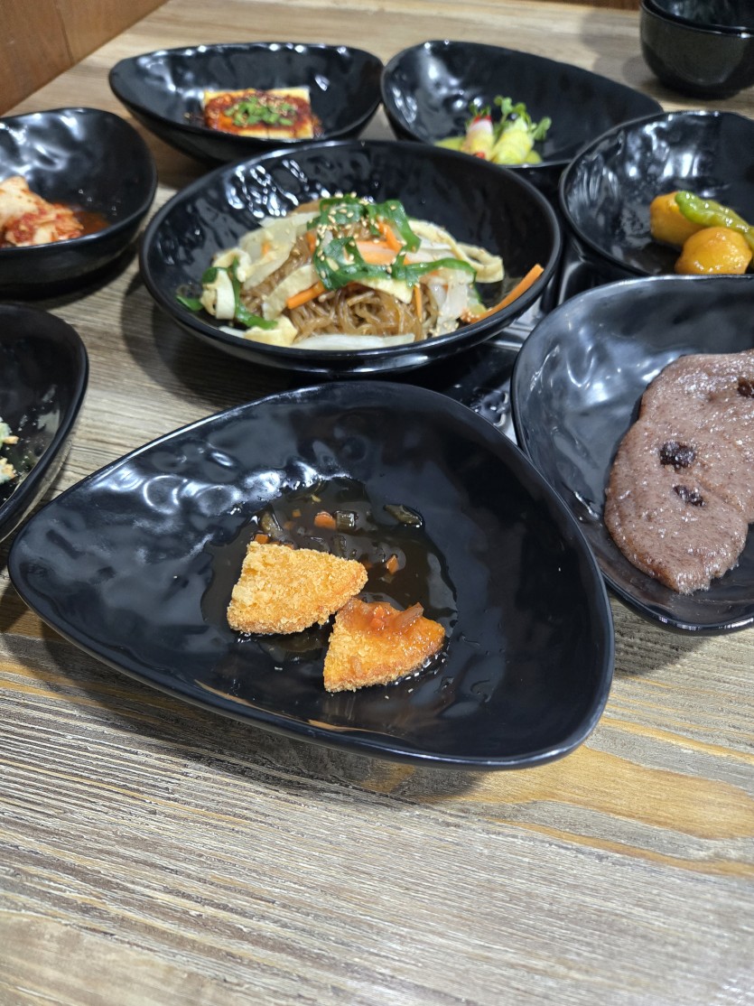 아주 거칠게 먹어볼게요(0)