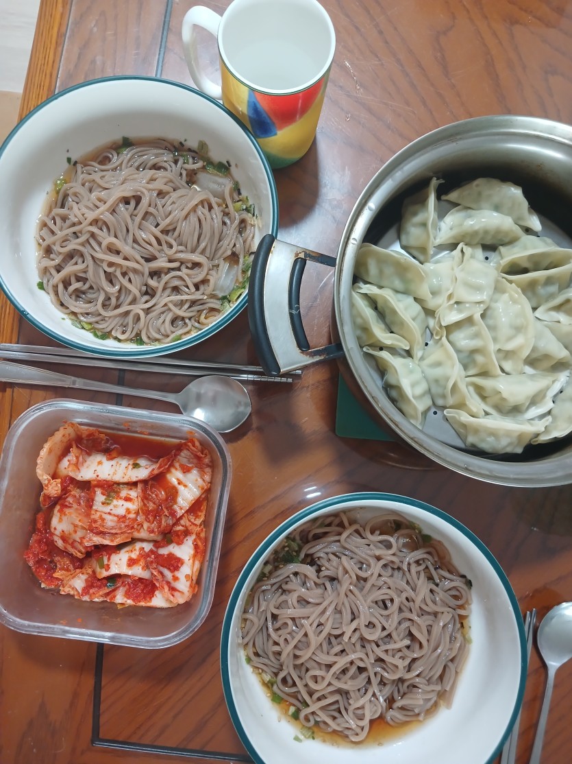 사돈처녀와서~밥달라네요~네(0)